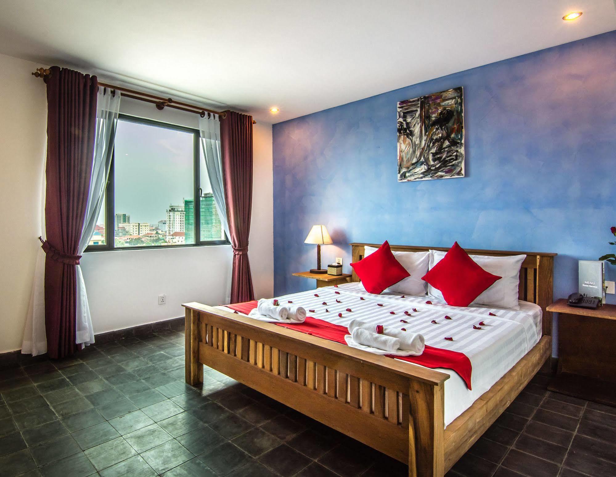 Diamond Palace Resort & Sky Bar Phnom Penh Exterior photo
