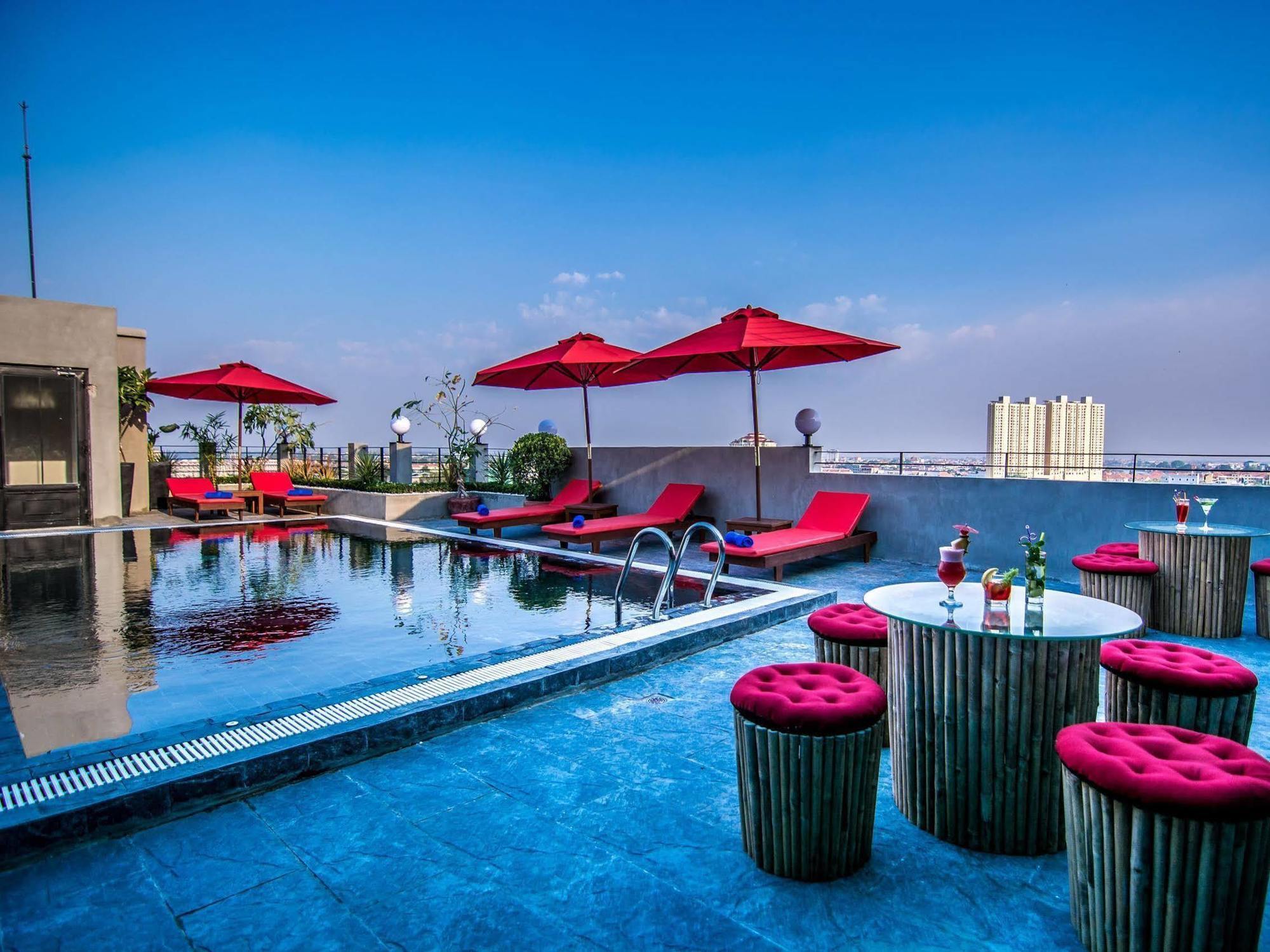 Diamond Palace Resort & Sky Bar Phnom Penh Exterior photo