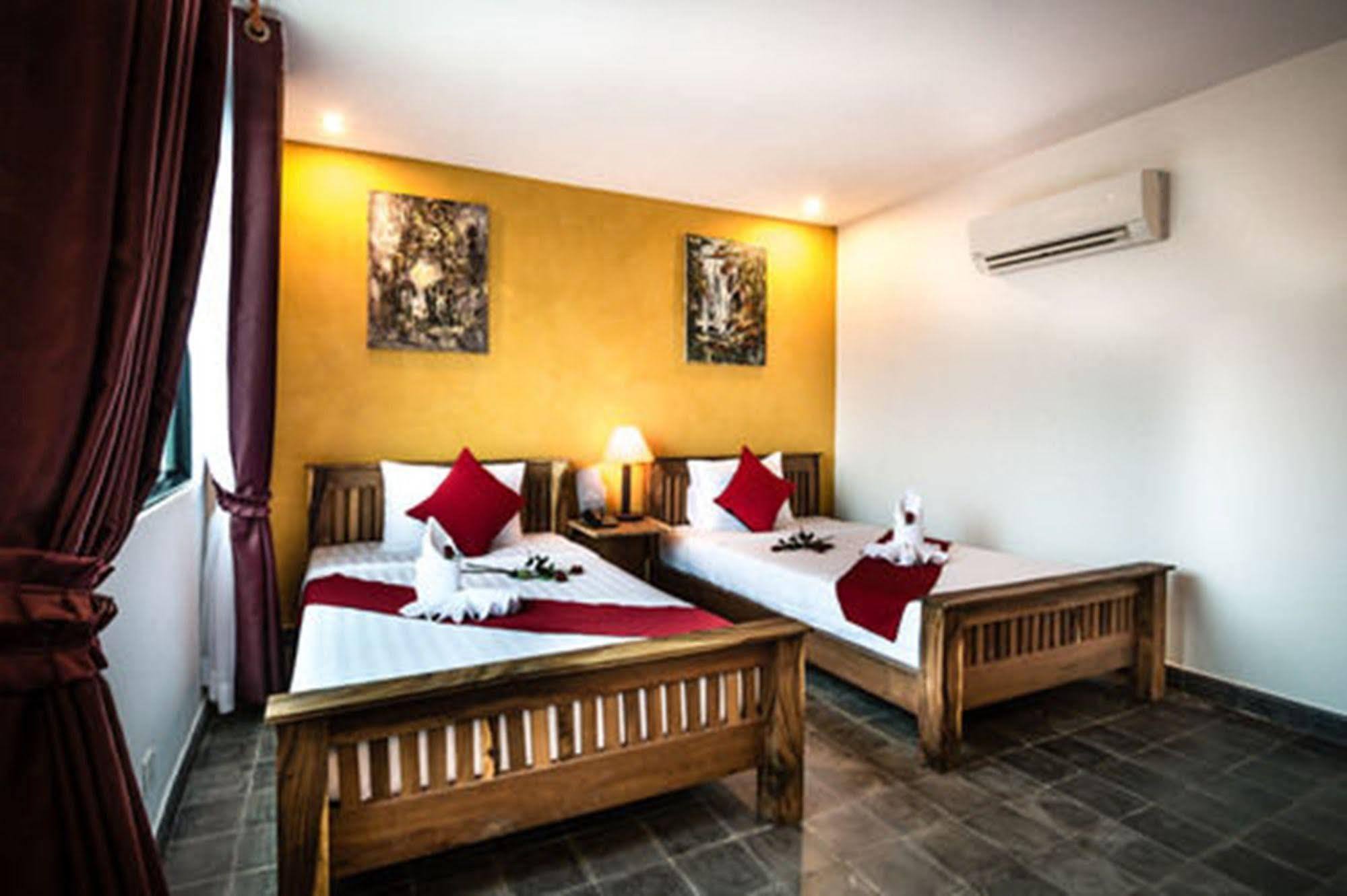Diamond Palace Resort & Sky Bar Phnom Penh Exterior photo