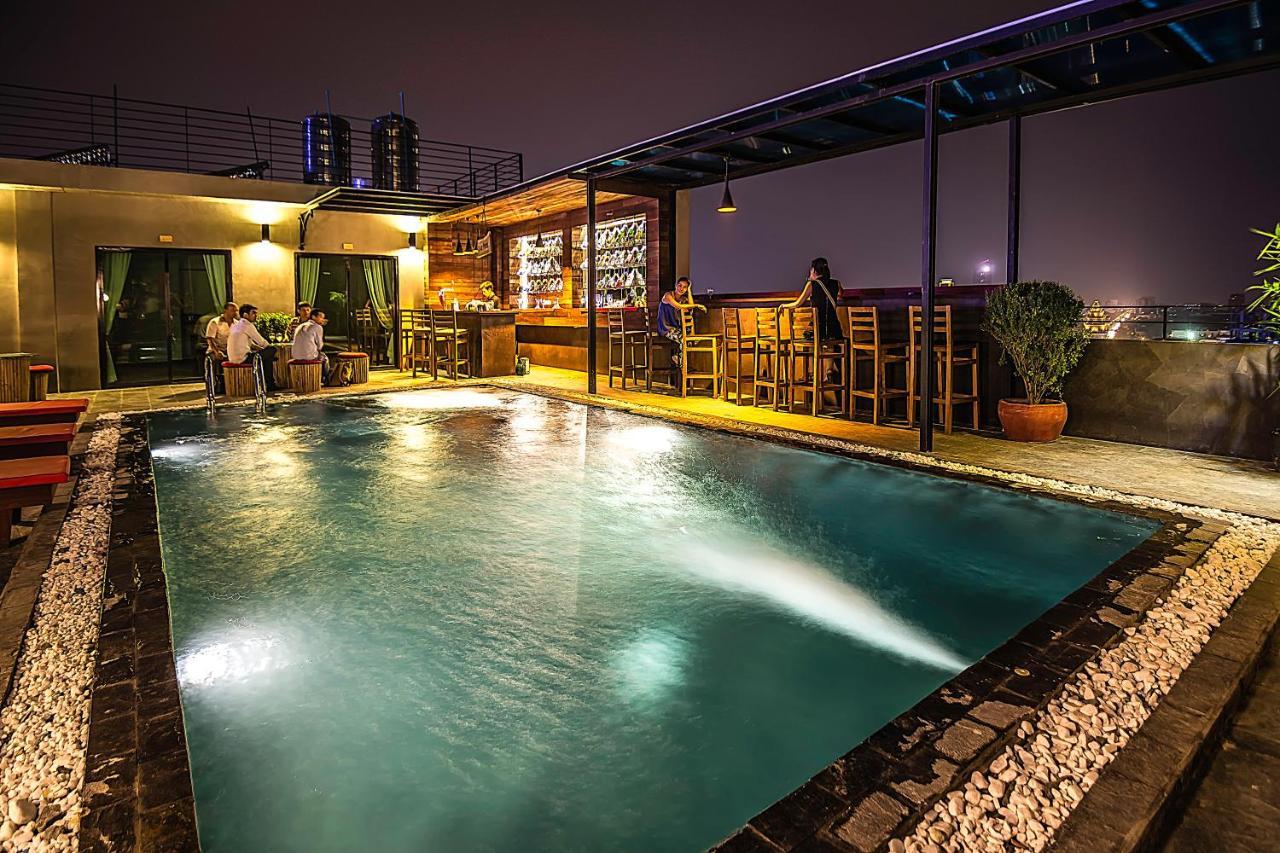 Diamond Palace Resort & Sky Bar Phnom Penh Exterior photo